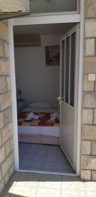 Апартаменты Apartments Dragišić Свети-Стефан Апартаменты с видом на море-4