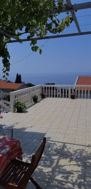 Апартаменты Apartments Dragišić Свети-Стефан Апартаменты с видом на море-9